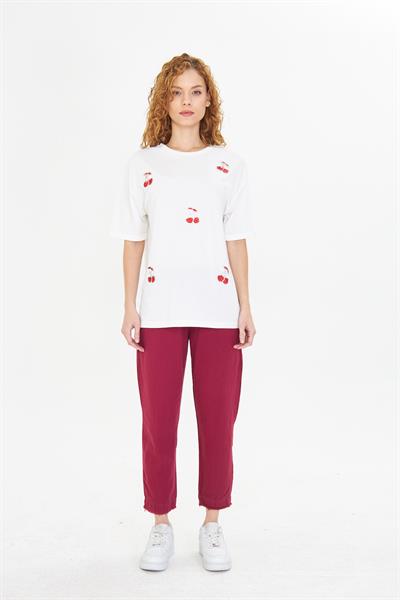 Kiraz İşlemeli Taşlı T-Shirt