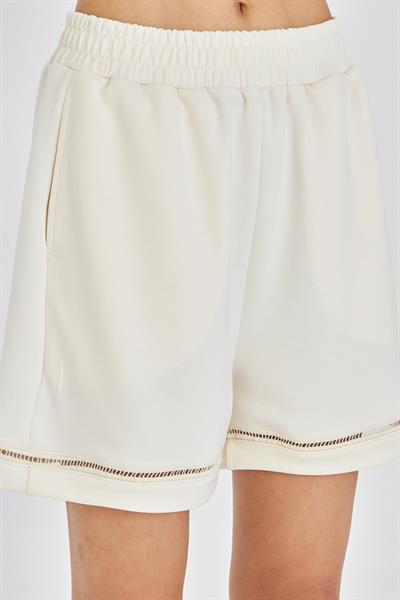 Şerit Detaylı Modal Şort