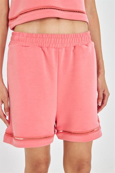 Şerit Detaylı Modal Şort