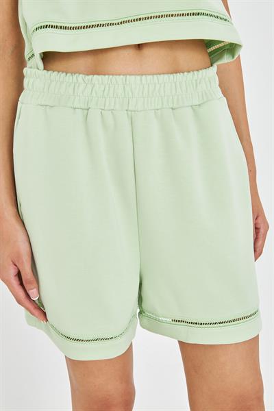 Şerit Detaylı Modal Şort