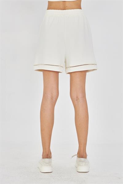 Şerit Detaylı Modal Şort