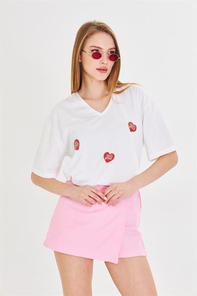 V Yaka Çoklu Kalp Baskılı T-Shirt