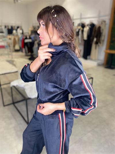 Yan Şerit Detaylı Sweatshırt 02