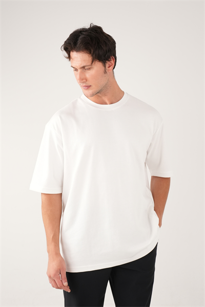 Bisiklet Yaka Beyaz T-Shirt