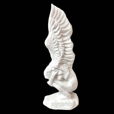 OB 1186 - Oturan Uzun Kanatlı Melek Ham Polyester Obje