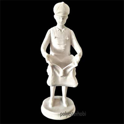 OB 1587 - Genç Erkek Çantalı Sunum Biblo 3 Ham Polyester Obje