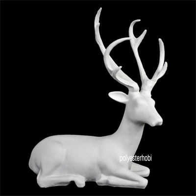 OB 1731 - Oturan Büyük Geyik Ham Polyester Obje