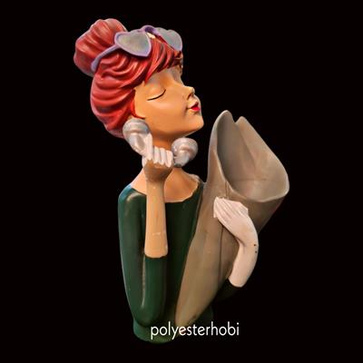 Ob 1843 - Telefonlu Buketli Kız Ham Polyester Obje