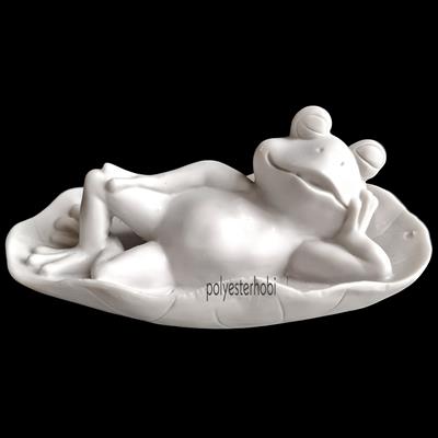 Ob 1928 - Yaprakta Yatan Kurbağa Ham Polyester Obje