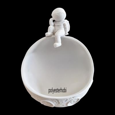 OB 2283 - Astronot Ay Üzerinde Biblo Anahtarlık Ham Polyester Obje 