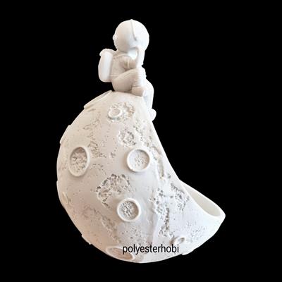 OB 2283 - Astronot Ay Üzerinde Biblo Anahtarlık Ham Polyester Obje 