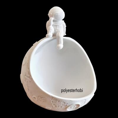 OB 2283 - Astronot Ay Üzerinde Biblo Anahtarlık Ham Polyester Obje 