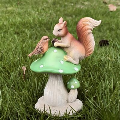 Ob 2577 - Mantar Üzerinde Sincap Ham Polyester Obje