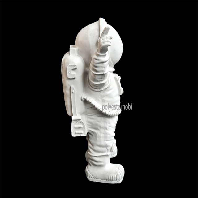ob-1537-astronot-midi-masaustu-ham-pol-54b35c.png