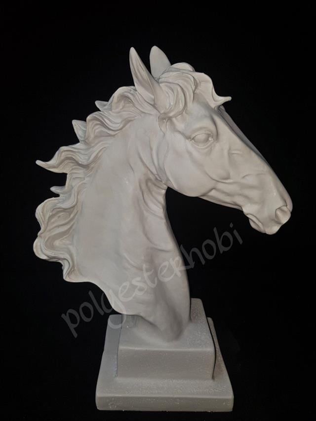 ob-547-robert-at-bust-heykel-ham-polye-c2-a02.jpg