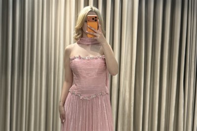 Pembe Parlak Saten Straplez Taş İşleme Abiye Elbise | Kaleiçi Yıldızlar
