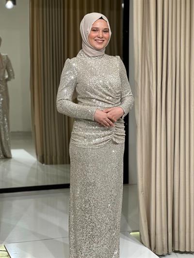 Bej Tesettür Pul Payet Üstü Drape Görünümlü Şık Gece Elbise Abiye Elbise | Kaleiçi Yıldızlar