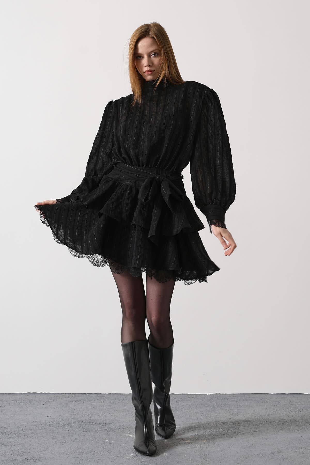 SİMLİ CİZGİLİ DANTELLİ MİNİ ELBİSE - Siyah