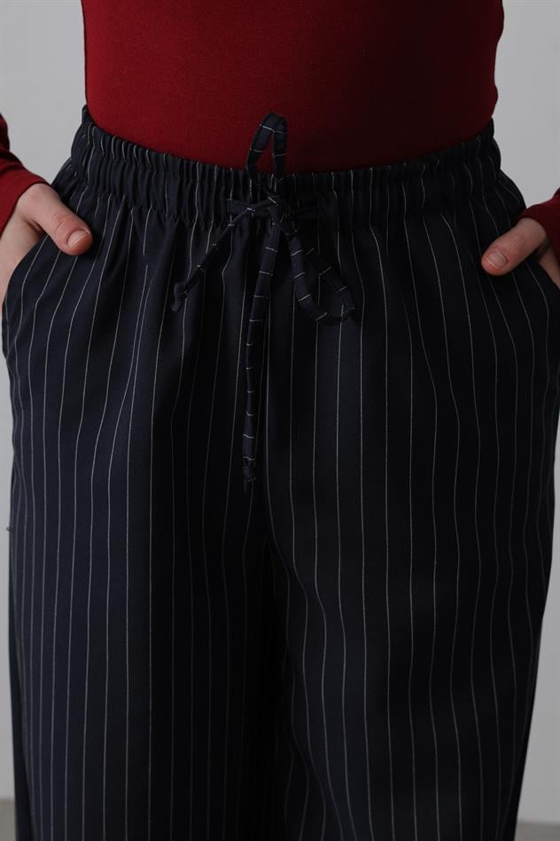Beli Lastikli Bol Paça Pantolon - Lacivert-Beyaz