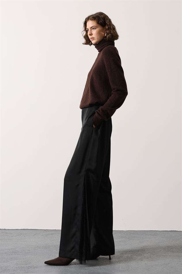 YIRTMAÇ DETAYLI DANTELLİ SATEN PANTOLON - Siyah