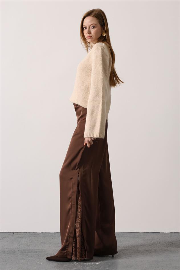 YIRTMAÇ DETAYLI DANTELLİ SATEN PANTOLON - Kahve