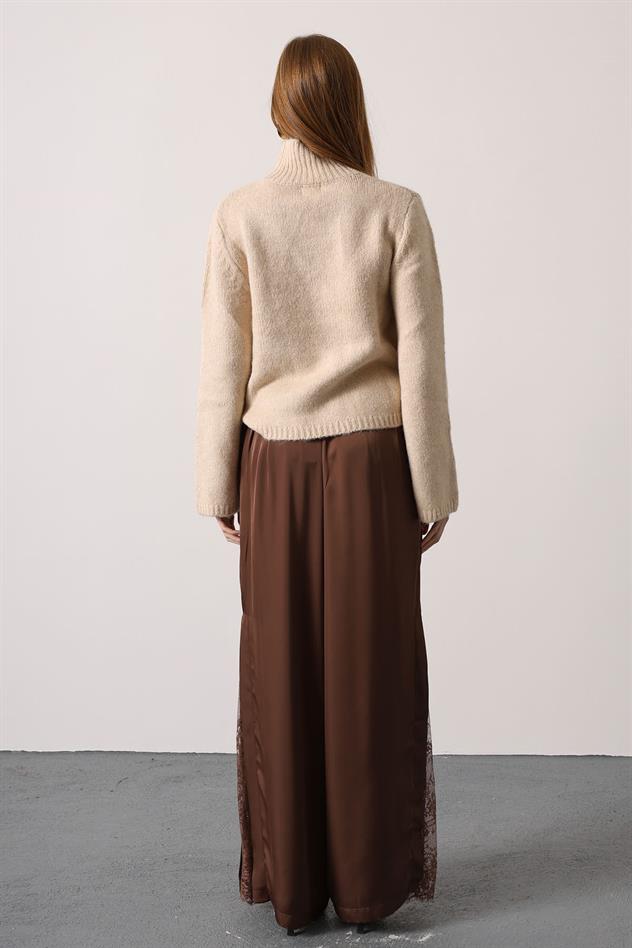 YIRTMAÇ DETAYLI DANTELLİ SATEN PANTOLON - Kahve