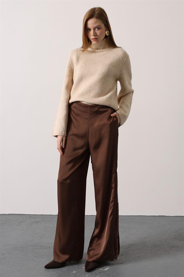 YIRTMAÇ DETAYLI DANTELLİ SATEN PANTOLON - Kahve