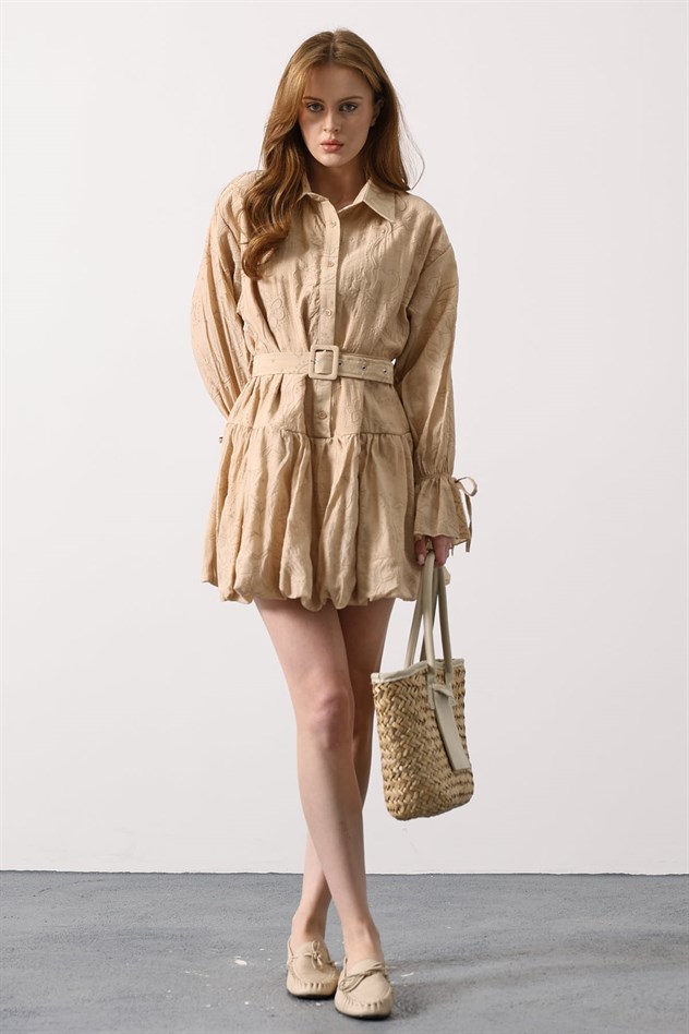 DESENLİ KEMER DETAYLI MİNİ ELBİSE - Bej