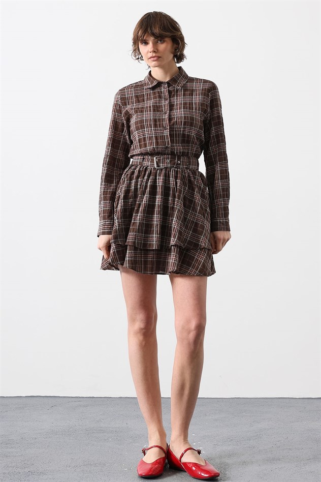 EKOSE DESENLİ KEMERLİ MİNİ ELBİSE - Kahve