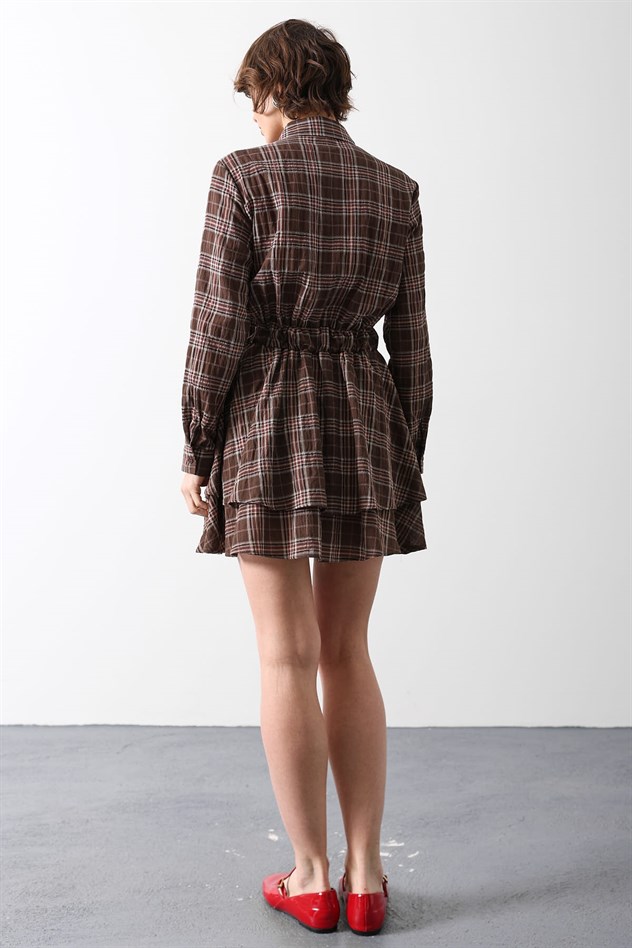 EKOSE DESENLİ KEMERLİ MİNİ ELBİSE - Kahve