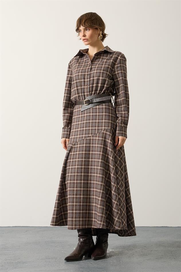 GÖMLEK YAKA BELİ KEMERLİ EKOSE ELBİSE - Kahve