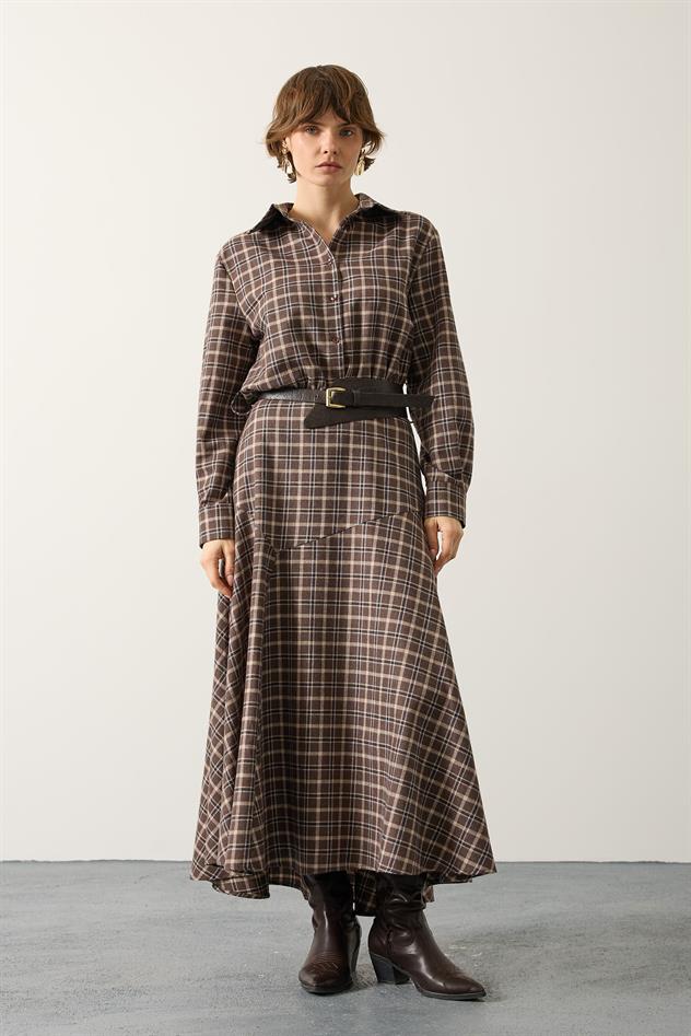 GÖMLEK YAKA BELİ KEMERLİ EKOSE ELBİSE - Kahve