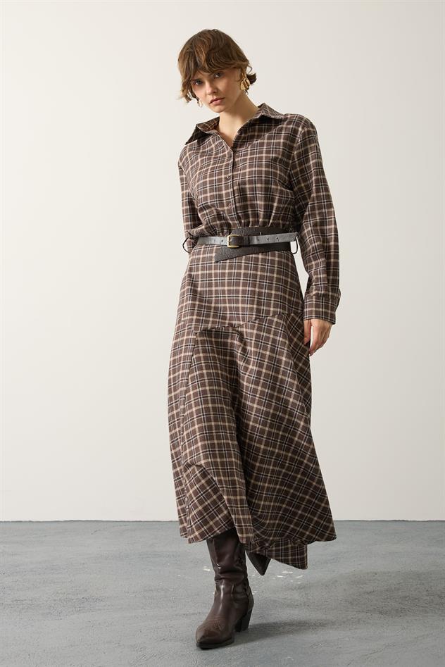 GÖMLEK YAKA BELİ KEMERLİ EKOSE ELBİSE - Kahve