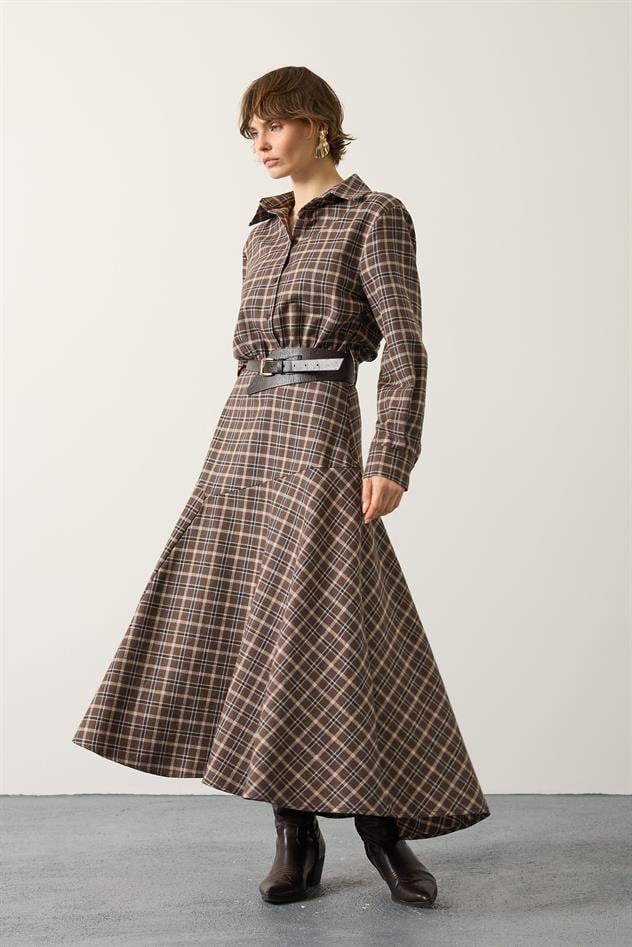 GÖMLEK YAKA BELİ KEMERLİ EKOSE ELBİSE - Kahve