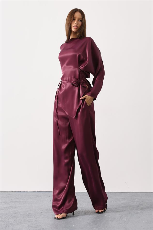 Gül detaylı asimetrik saten takım - Mürdüm