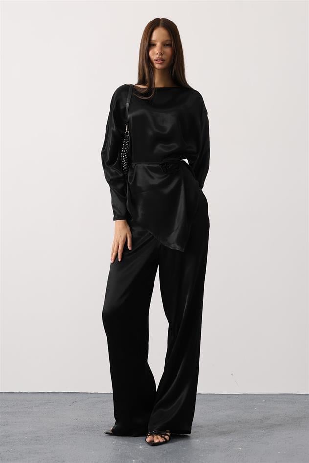 Gül detaylı asimetrik saten takım - Siyah