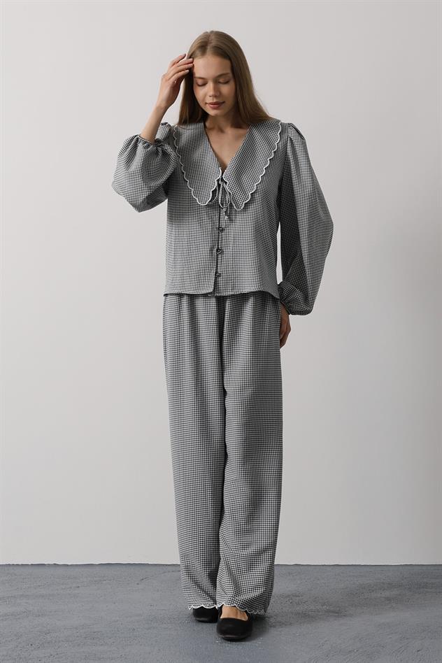 İşlemeli Bebe Yakalı Pantolon Takım - Siyah