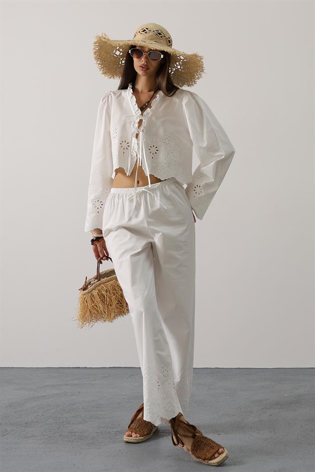 İşlemeli Önü Bağlamalı Takım - Beyaz