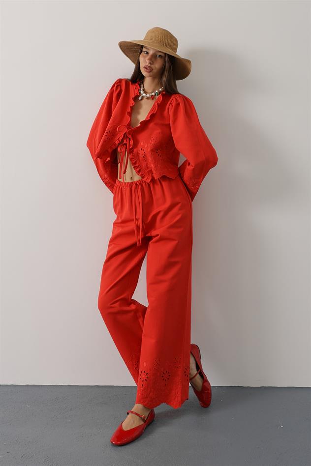 İşlemeli Önü Bağlamalı Takım - Kırmızı