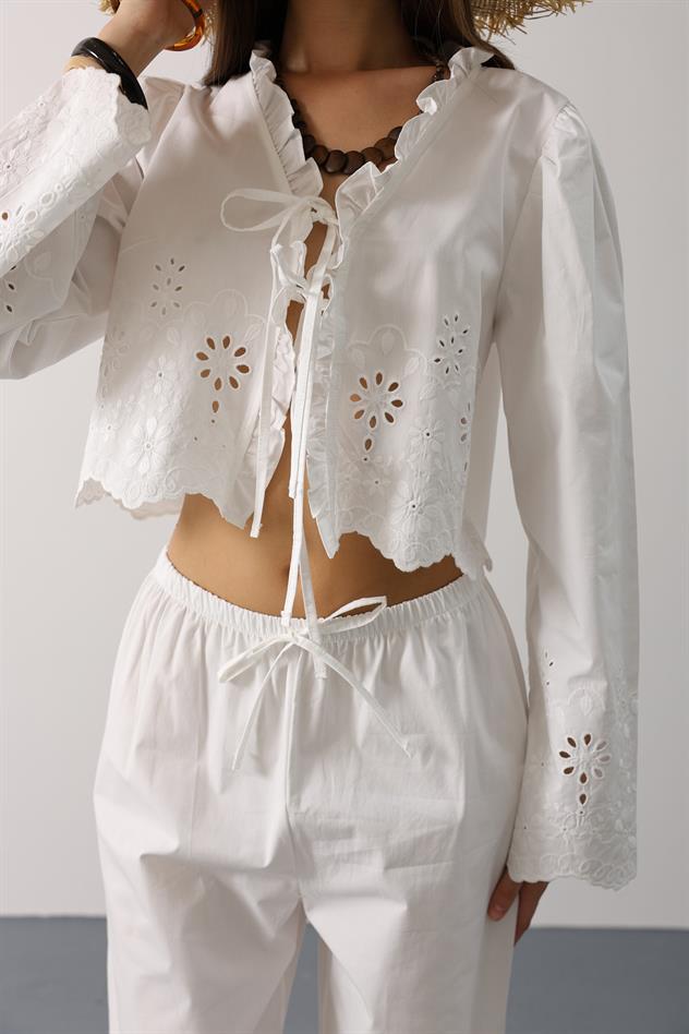 İşlemeli Önü Bağlamalı Takım - Beyaz