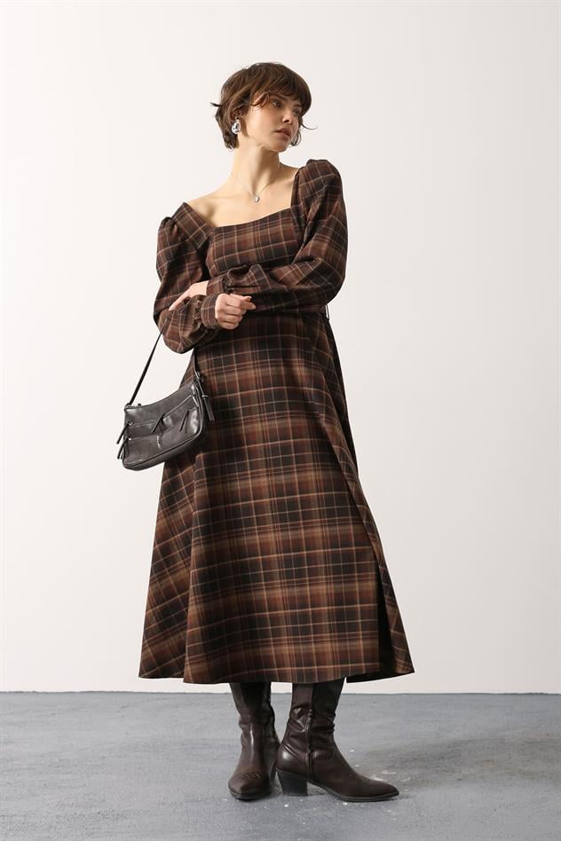 KARE YAKA KEMERLİ EKOSE ELBİSE - Kahve-Siyah