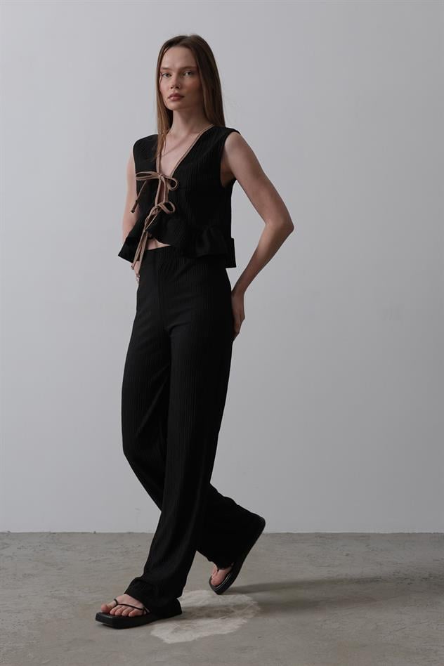 Önü Bağlamalı Volanlı Örme Takım - Siyah