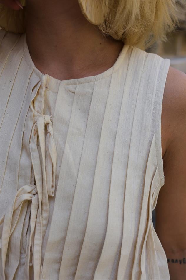 Pileli Bağlamlı Bluz - Natür