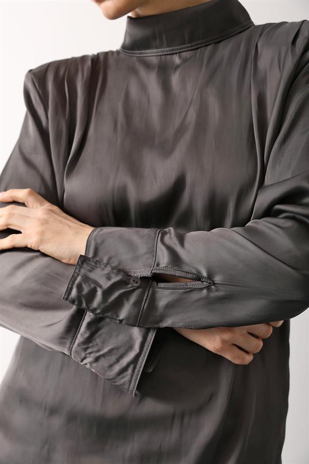 SATEN PİLE DETAYLI BLUZ - Füme