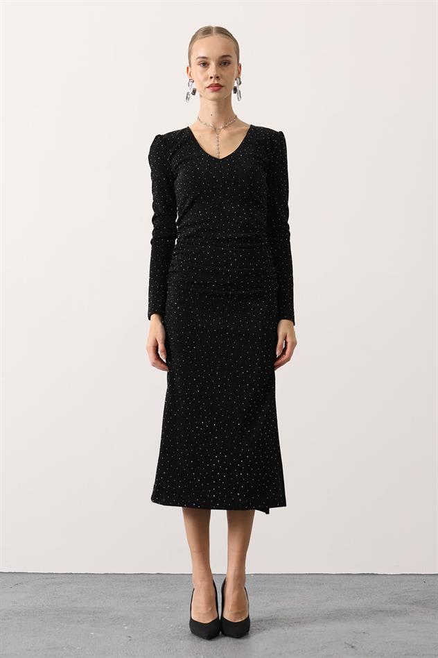 TAŞLI BÜZGÜLÜ UZUNKOL ELBİSE - Siyah