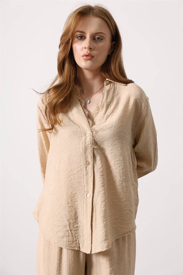 TAŞLI YAKASI DANTELLİ GÖMLEK - Bej