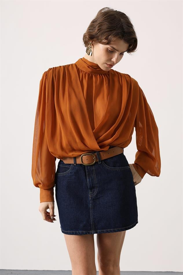 VOLANLI DİK YAKA BLUZ - Camel