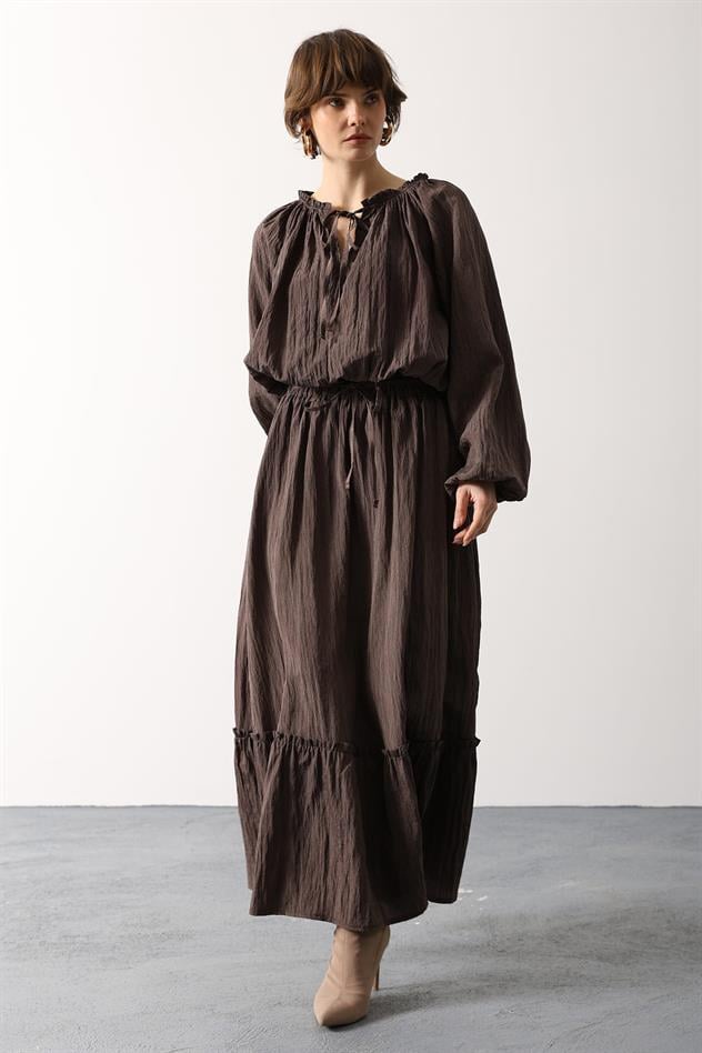 YAKASI BAĞLAMALI ETEKLİ TAKIM - Kahve