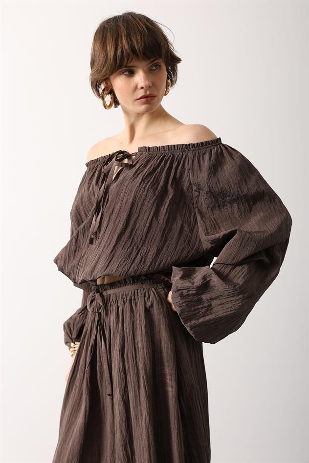 YAKASI BAĞLAMALI ETEKLİ TAKIM - Kahve