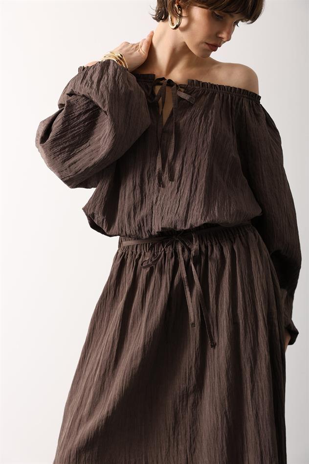 YAKASI BAĞLAMALI ETEKLİ TAKIM - Kahve